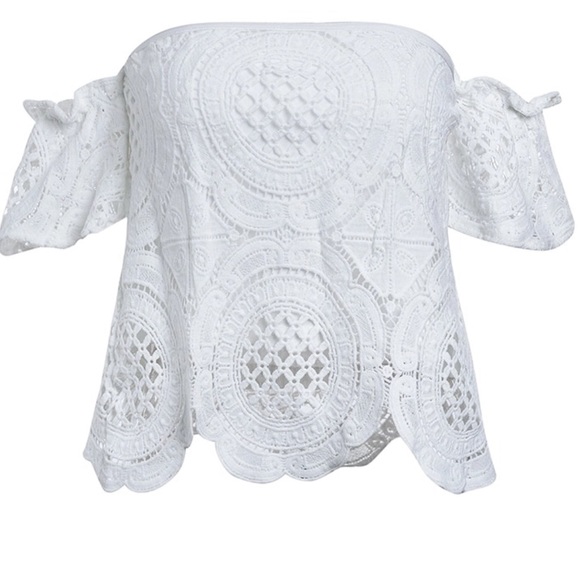 🌟🌟 White Lacey Off-Shoulder Top 🌟🌟 - Picture 6 of 7